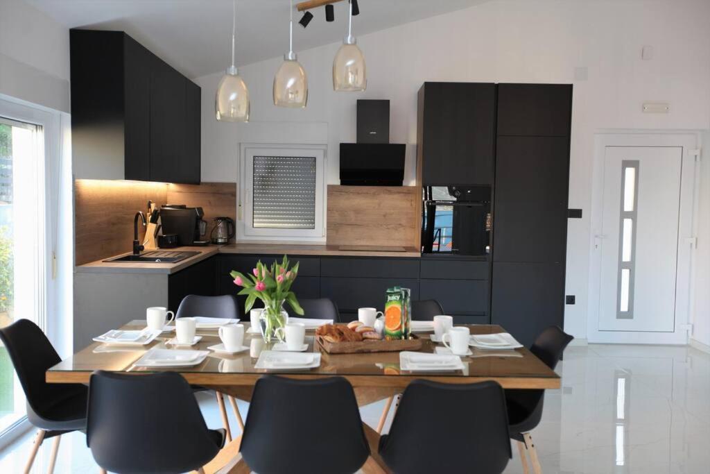 Luxury Villa Lana Apt, Seaview Terrace, Large Outdoor Space, Bbq Trogir Buitenkant foto
